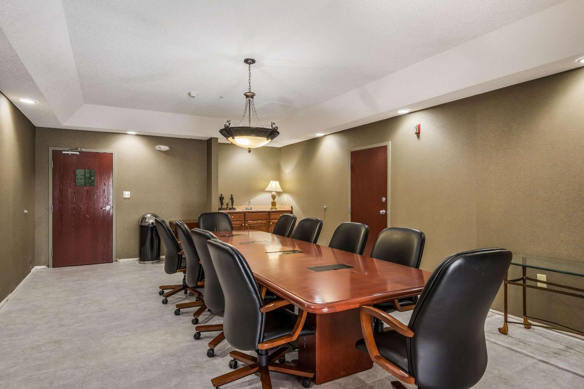 Quality Inn & Suites Quincy - Downtown Экстерьер фото