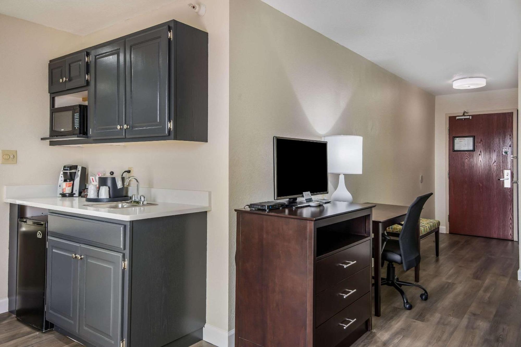 Quality Inn & Suites Quincy - Downtown Экстерьер фото