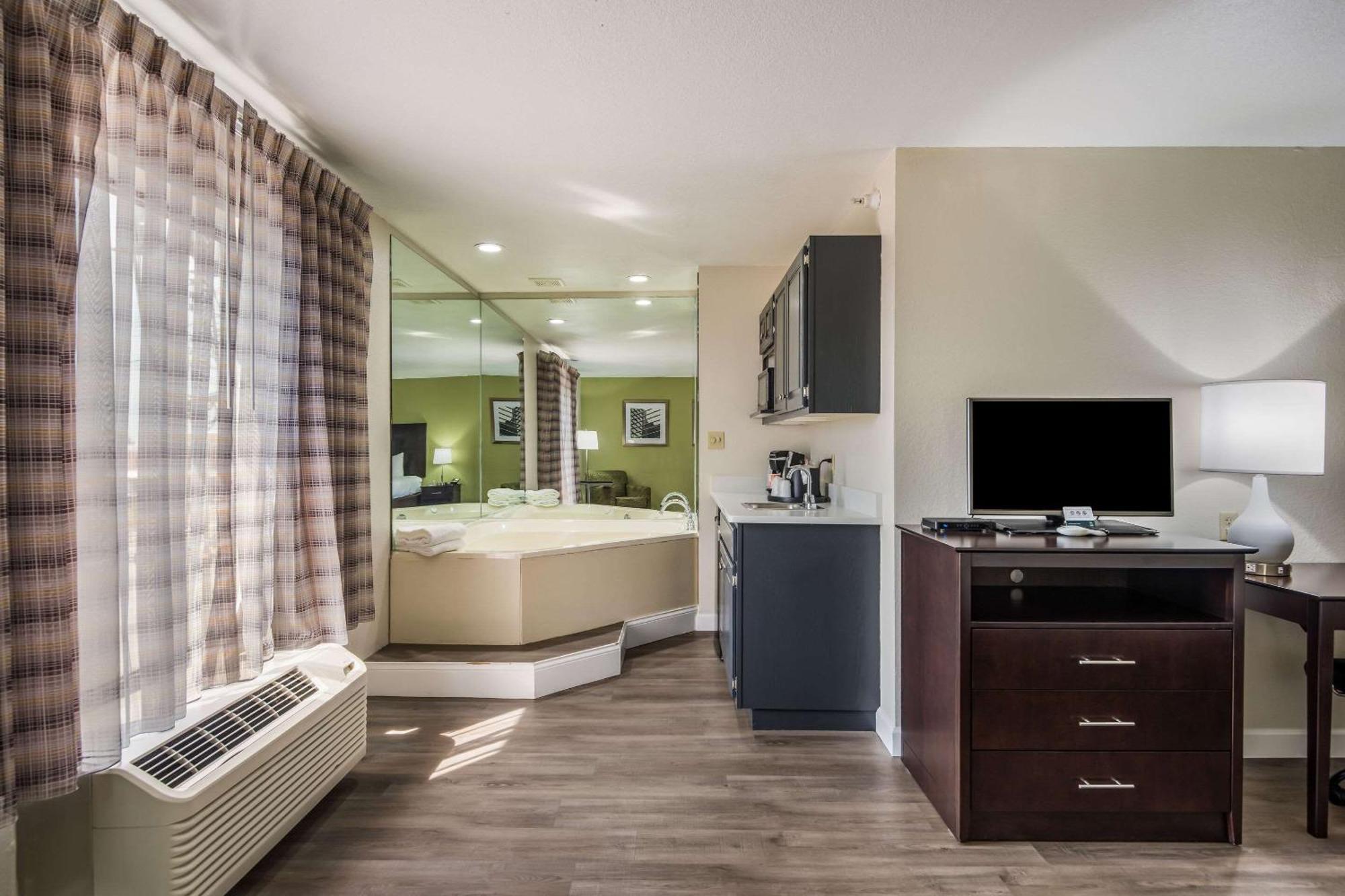 Quality Inn & Suites Quincy - Downtown Экстерьер фото