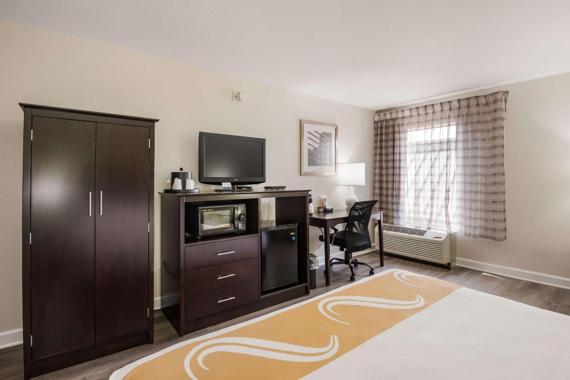 Quality Inn & Suites Quincy - Downtown Экстерьер фото
