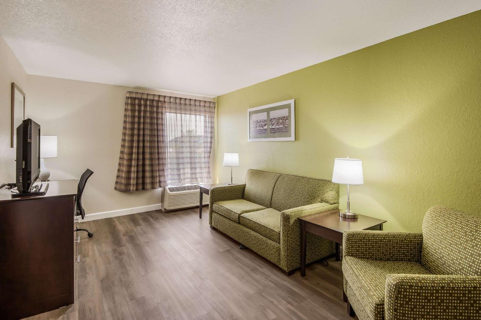 Quality Inn & Suites Quincy - Downtown Экстерьер фото
